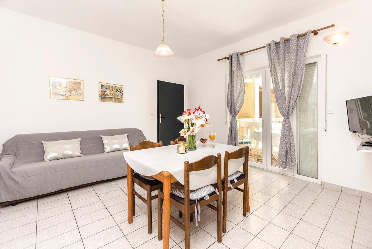 Apartments And Room Lotus Tribalj Exterior foto