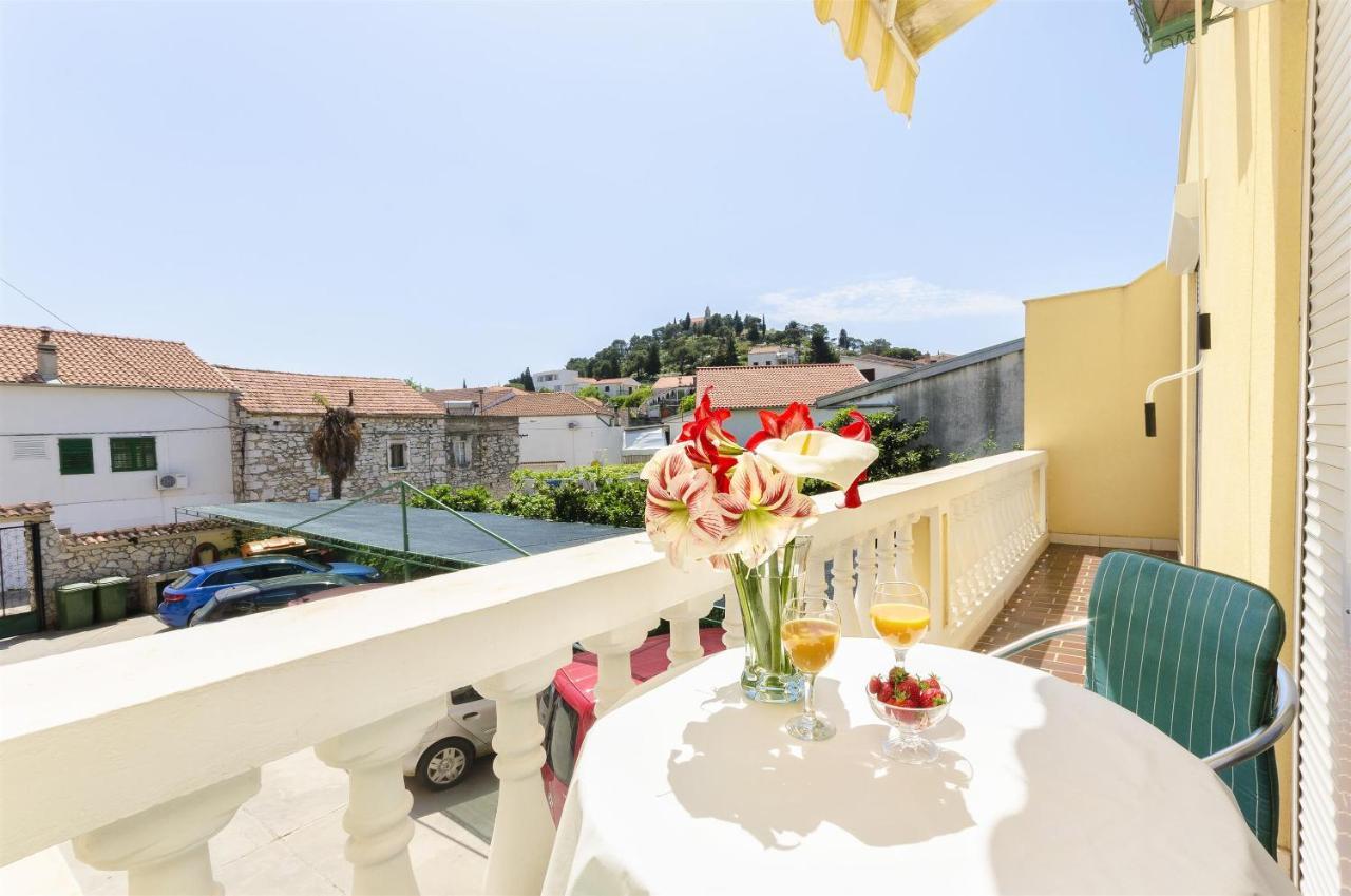 Apartments And Room Lotus Tribalj Exterior foto